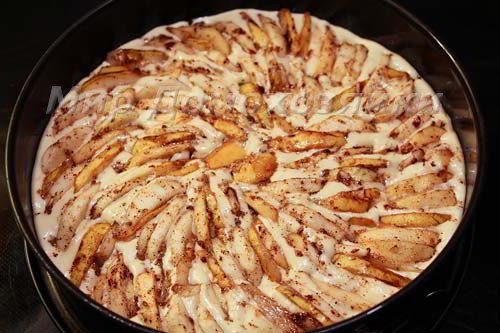 Сладкий пирог с яблоками из жидкого теста. Рецепт.
