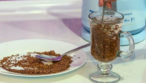 Очищающий коктейль из мёда и семян льна