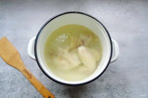 Куриный суп с пельменями