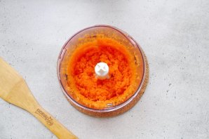 Морковный пирог с грецкими орехами и корицей