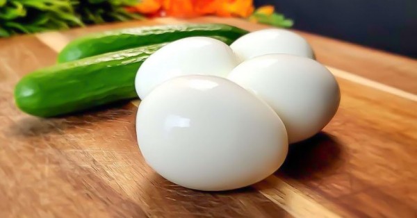 Салат «Питательный» из яиц, редьки и огурцов