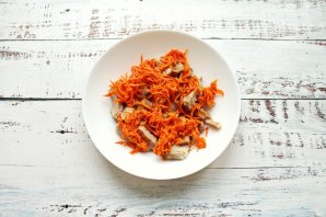 Салат с индейкой и корейской морковью