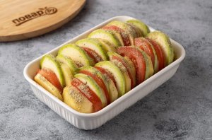 Картошка с кабачками и помидорами в духовке