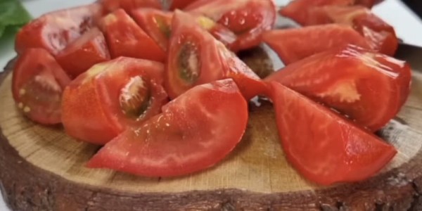 Приправа из листьев хрена и томатов