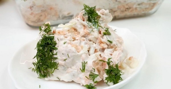 Многослойный салат из горбуши: польский рецепт