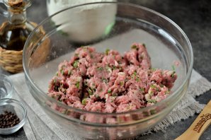 Чебуреки с мясом на сковороде