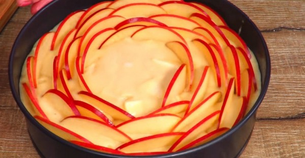 Яблочный пирог «Роза»: красивая выпечка