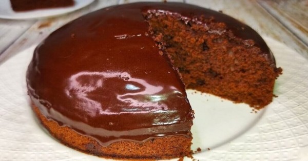 Шоколадный торт на воде без яиц