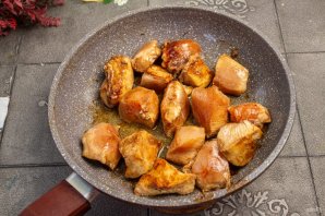 Филе куриное в соевом соусе на сковороде